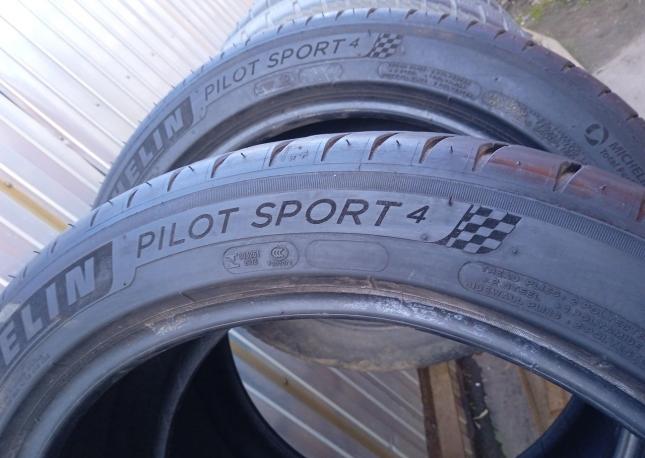Michelin Pilot Sport 4 235/45 R19