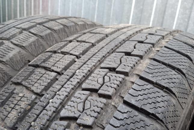 Toyo Winter Tranpath MK4a 215/70 R16