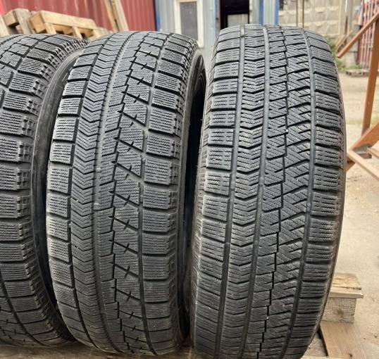 Bridgestone Blizzak VRX 215/65 R16