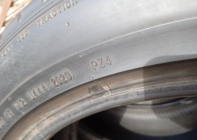 Pirelli P Zero PZ4 245/45 R19