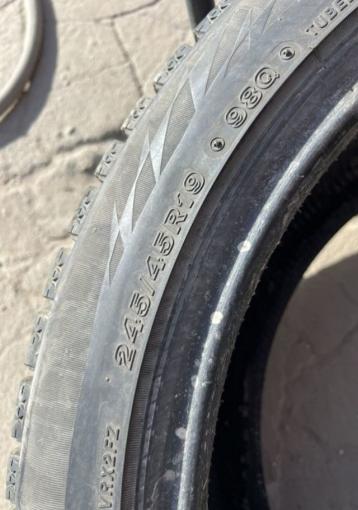 Bridgestone Blizzak VRX2 245/45 R19