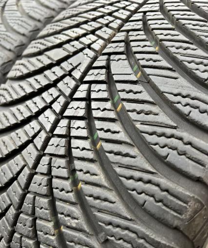 Goodyear Vector 4Seasons 225/45 R17