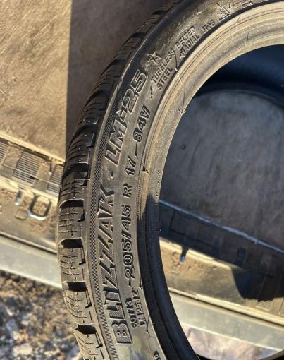 Bridgestone Blizzak LM-25 205/45 R17