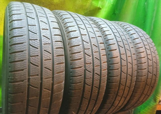 Pirelli Carrier Winter 215/65 R16C