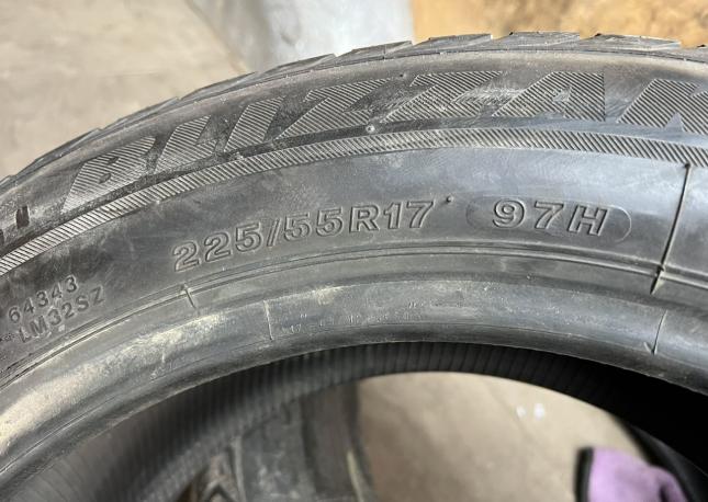 Bridgestone Blizzak LM-32 225/55 R17