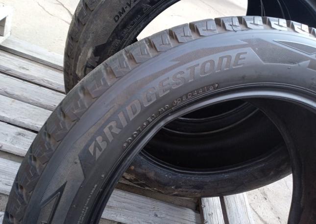 Bridgestone Blizzak DM-V2 235/55 R20