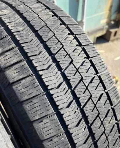 Bridgestone Blizzak VRX2 215/60 R16