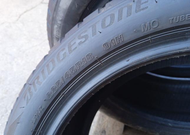 Bridgestone Blizzak LM-001 225/45 R18