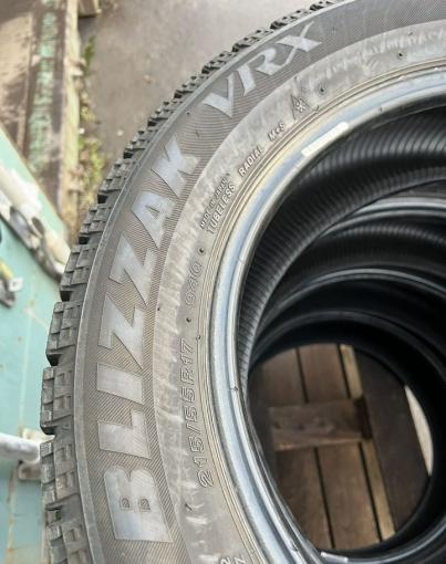 Bridgestone Blizzak VRX 215/55 R17
