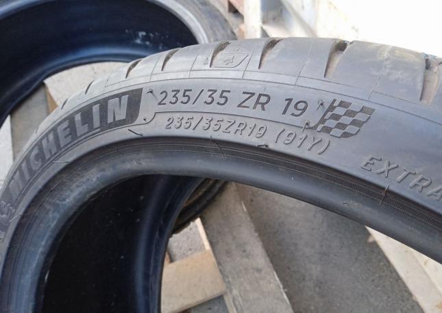 Michelin Pilot Sport 4 S 235/35 R19