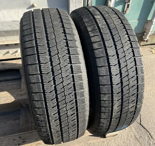 Bridgestone Blizzak VRX2 215/60 R16