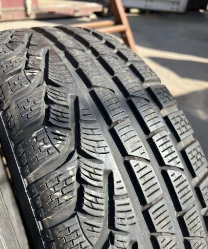 Pirelli Winter Sottozero 210 Serie II 215/60 R17