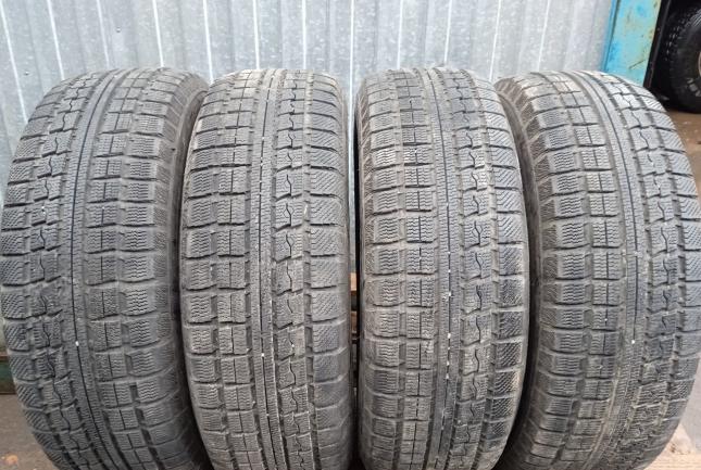 Toyo Winter Tranpath MK4a 215/70 R16