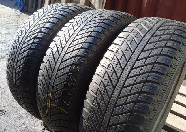 Goodyear Vector 4Seasons SUV 235/65 R17