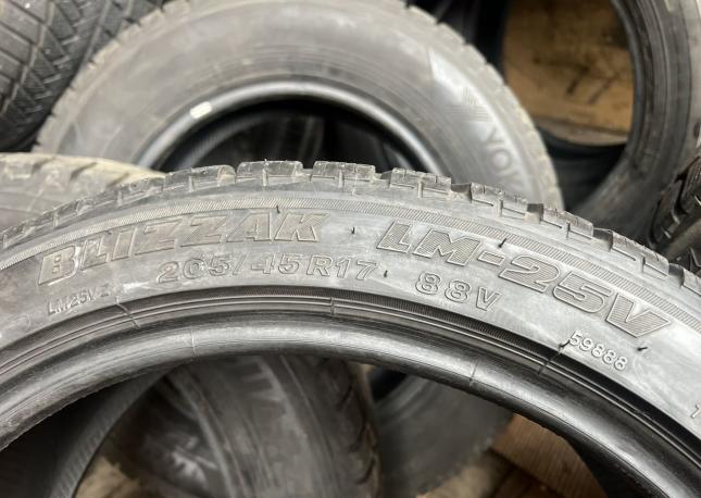 Bridgestone Blizzak LM-25 205/45 R17