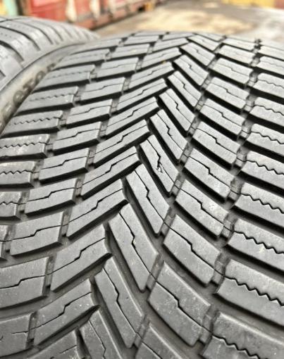 Bridgestone Weather Control A005 225/45 R18