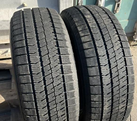 Bridgestone Blizzak VRX2 215/60 R16