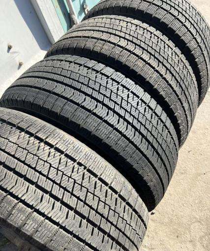 Bridgestone Blizzak VRX2 235/50 R18