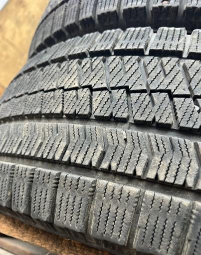 Bridgestone Blizzak VRX2 215/65 R16