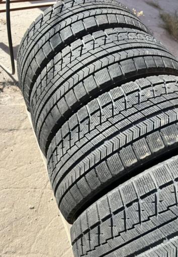 Bridgestone Blizzak VRX 245/45 R17