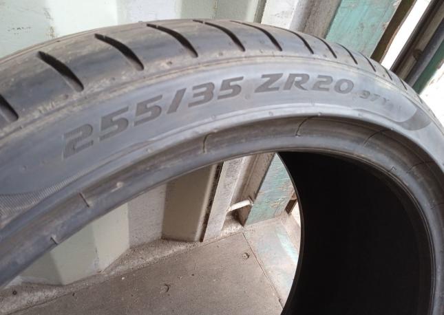 Pirelli P Zero PZ4 255/35 R20