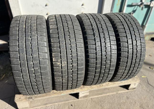 Dunlop Winter Maxx WM01 235/45 R17