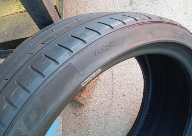 Pirelli P Zero PZ4 235/35 R19