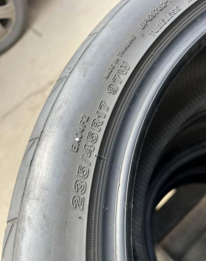 Bridgestone Potenza Adrenalin RE004 235/45 R17