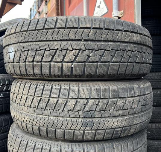 Bridgestone Blizzak VRX 215/60 R17