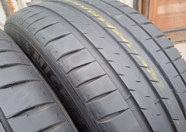 Michelin Pilot Sport 4 235/45 R19