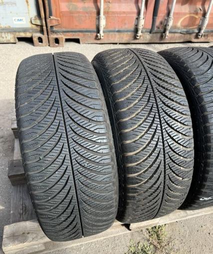 Goodyear Vector 4Seasons Gen-2 215/55 R17