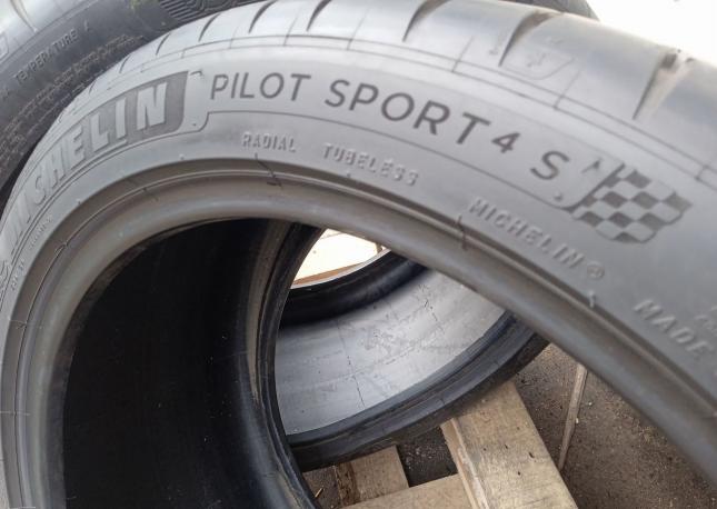 Michelin Pilot Sport 4 S 265/35 R19