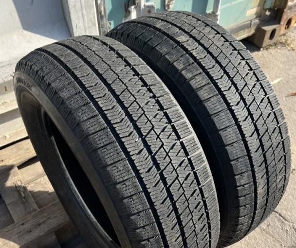 Bridgestone Blizzak VRX2 215/60 R16