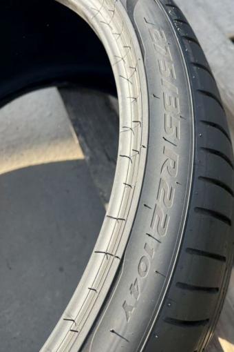 Pirelli P Zero PZ4 275/35 R22 и 315/30 R22
