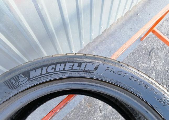 Michelin Pilot Sport 4 235/45 R18 98Y
