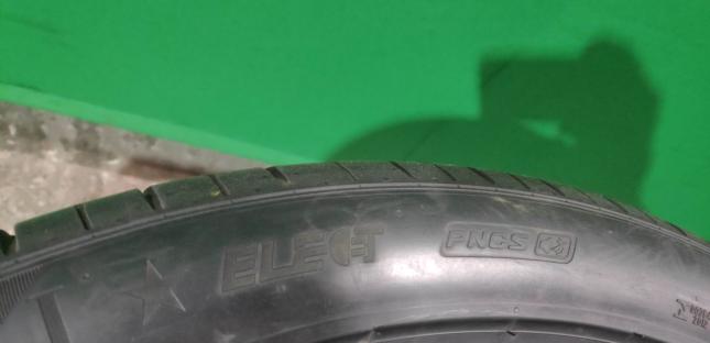 Pirelli P Zero PZ4 275/40 R22 106Y
