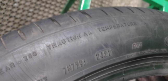 Pirelli P Zero PZ4 275/40 R22 106Y