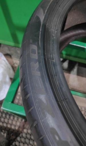 Pirelli P Zero PZ4 255/35 R21 98Y