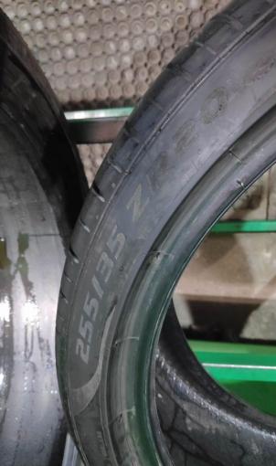 Pirelli P Zero PZ4 255/35 R20 93Y