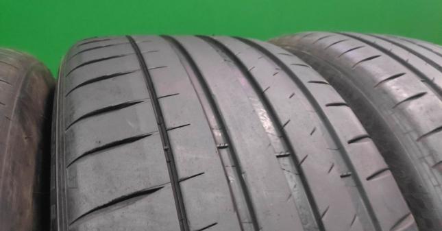 Michelin Pilot Sport 4 S 285/40 R22 и 325/35 R22 114Y