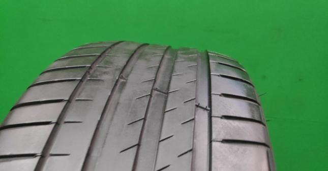 Michelin Pilot Sport 4 245/40 R19 98Y
