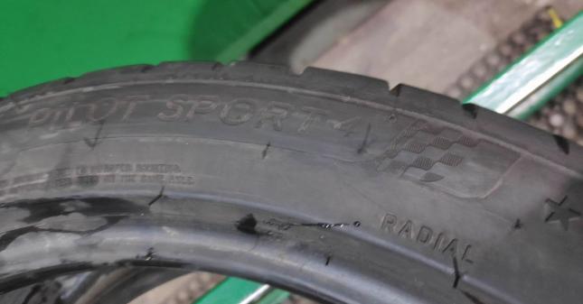 Michelin Pilot Sport 4 245/40 R19 98Y