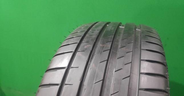 Michelin Pilot Sport 4 235/45 R18 98Y