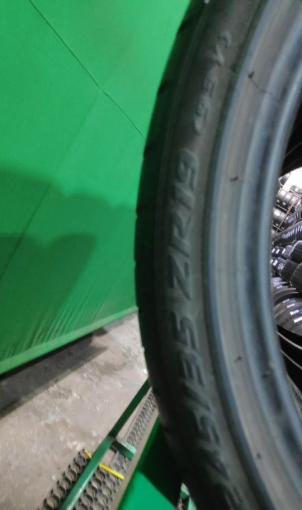 Pirelli P Zero PZ4 245/35 R19 93Y