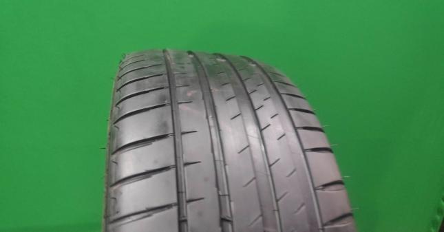 Michelin Pilot Sport 4 235/45 R18 98Y