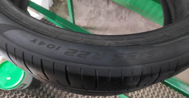 Pirelli P Zero PZ4 275/35 R22 104Y