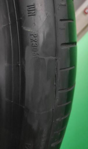 Pirelli P Zero PZ4 275/35 R22 104Y