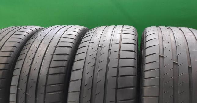 Michelin Pilot Sport 4 235/45 R18 98Y