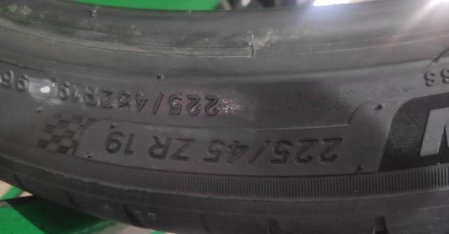 Michelin Pilot Sport 4 225/45 R19 96W