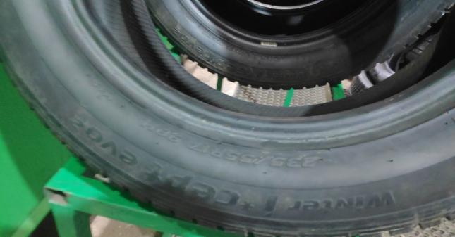 Hankook Winter I&#39;Cept Evo2 W320 235/55 R17 99H